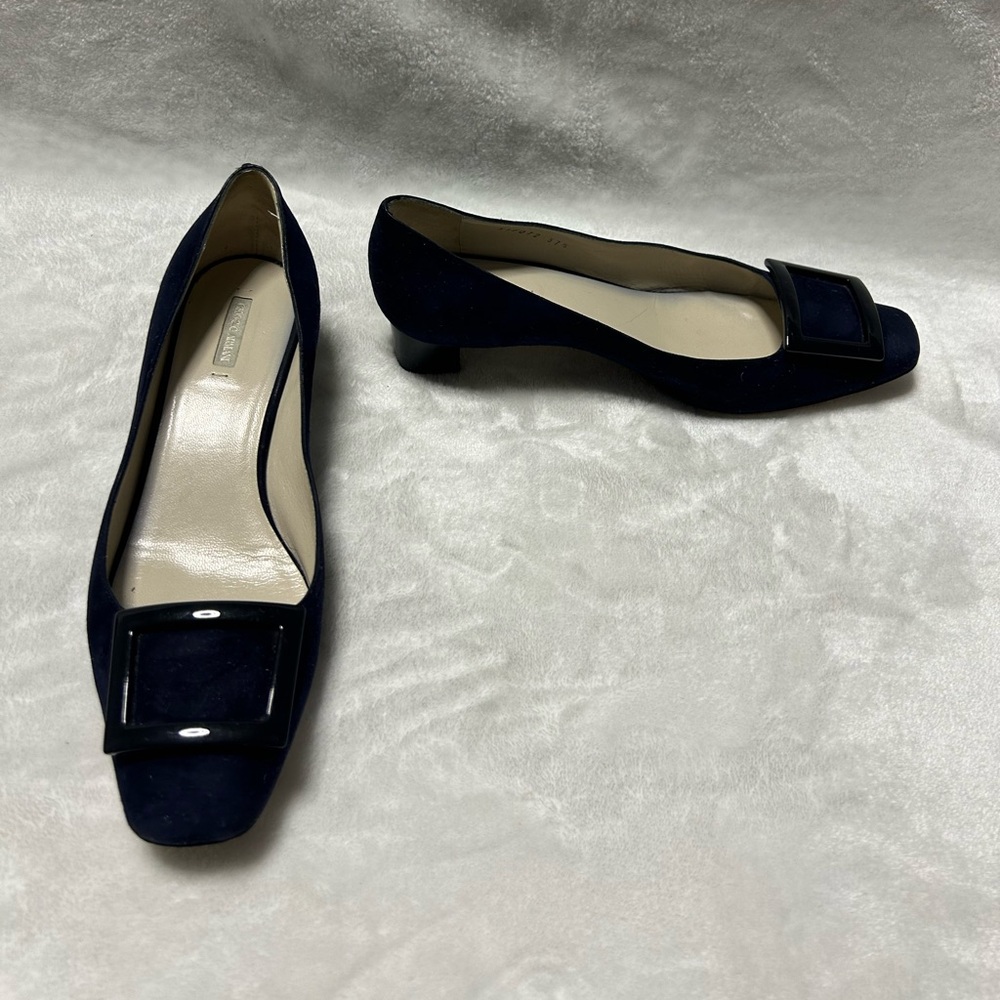 Giorgio Armani blue suede closed toe block kitten heel pumps size 7.5 37 1/2